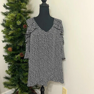 Cold shoulder black and white tunic, XL, gently loved